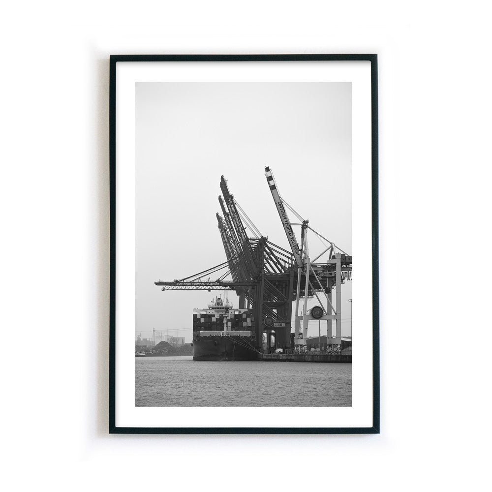Hamburger Hafen - Schiff an Doc