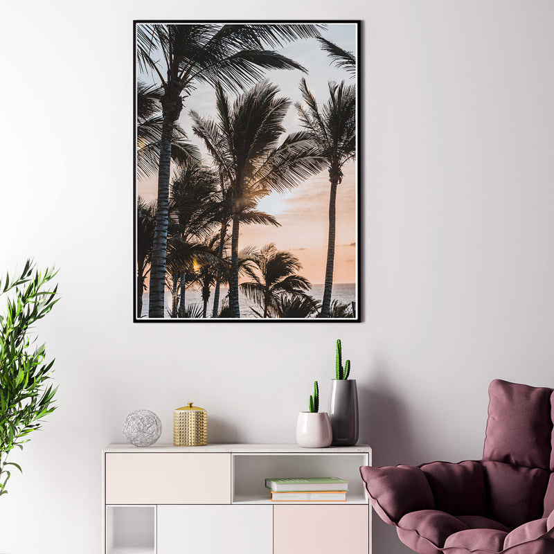 Natur Palmen Bild vom Sonnenuntergang im Urlaub. Im schwarzen Bilderrahmen an der Wohnzimmer-Wand