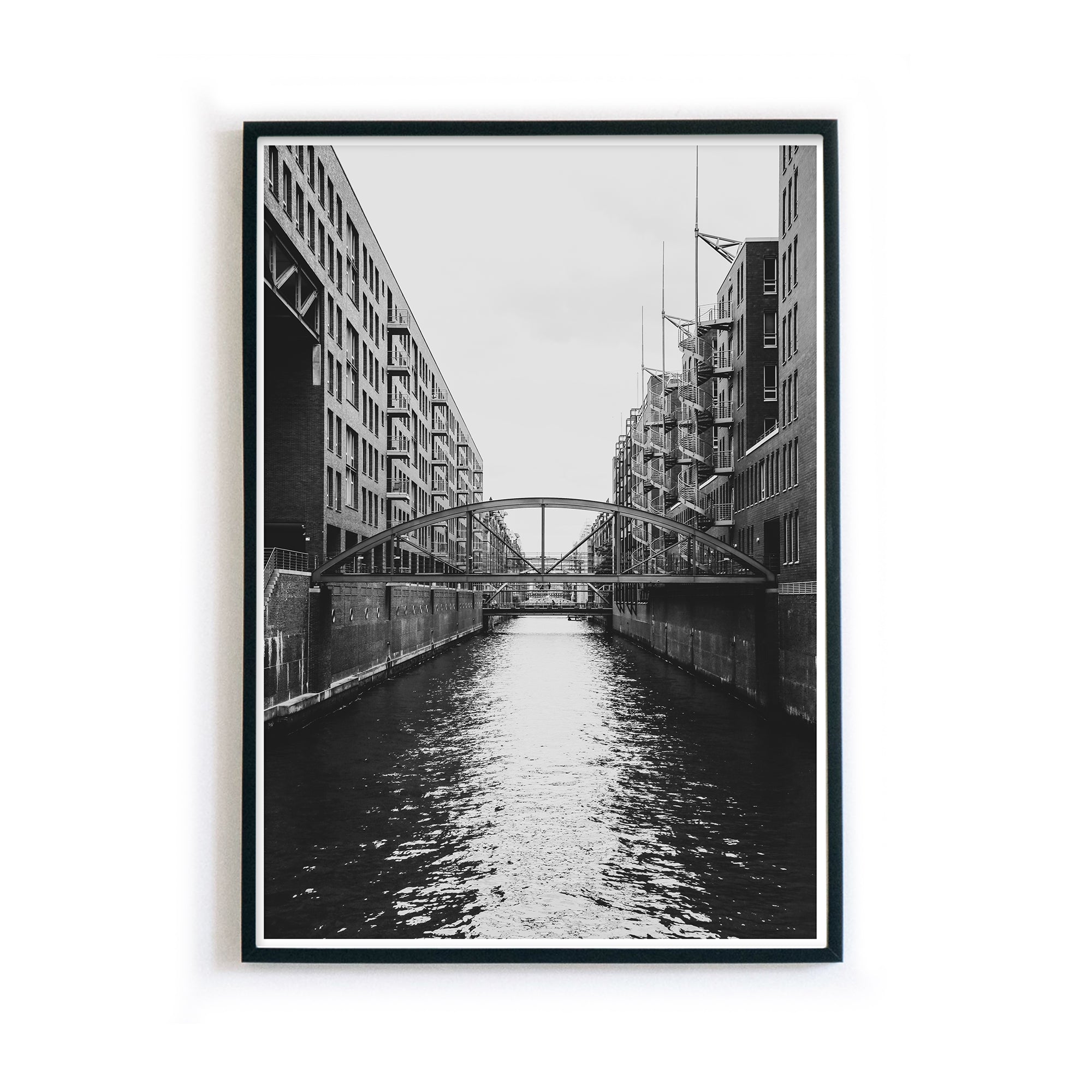 4one_pictures_hamburg_poster_schwarz_weiss_bild_city_stadt_hansestadt_speicherstadt_a4_a3_rahmen.jpg