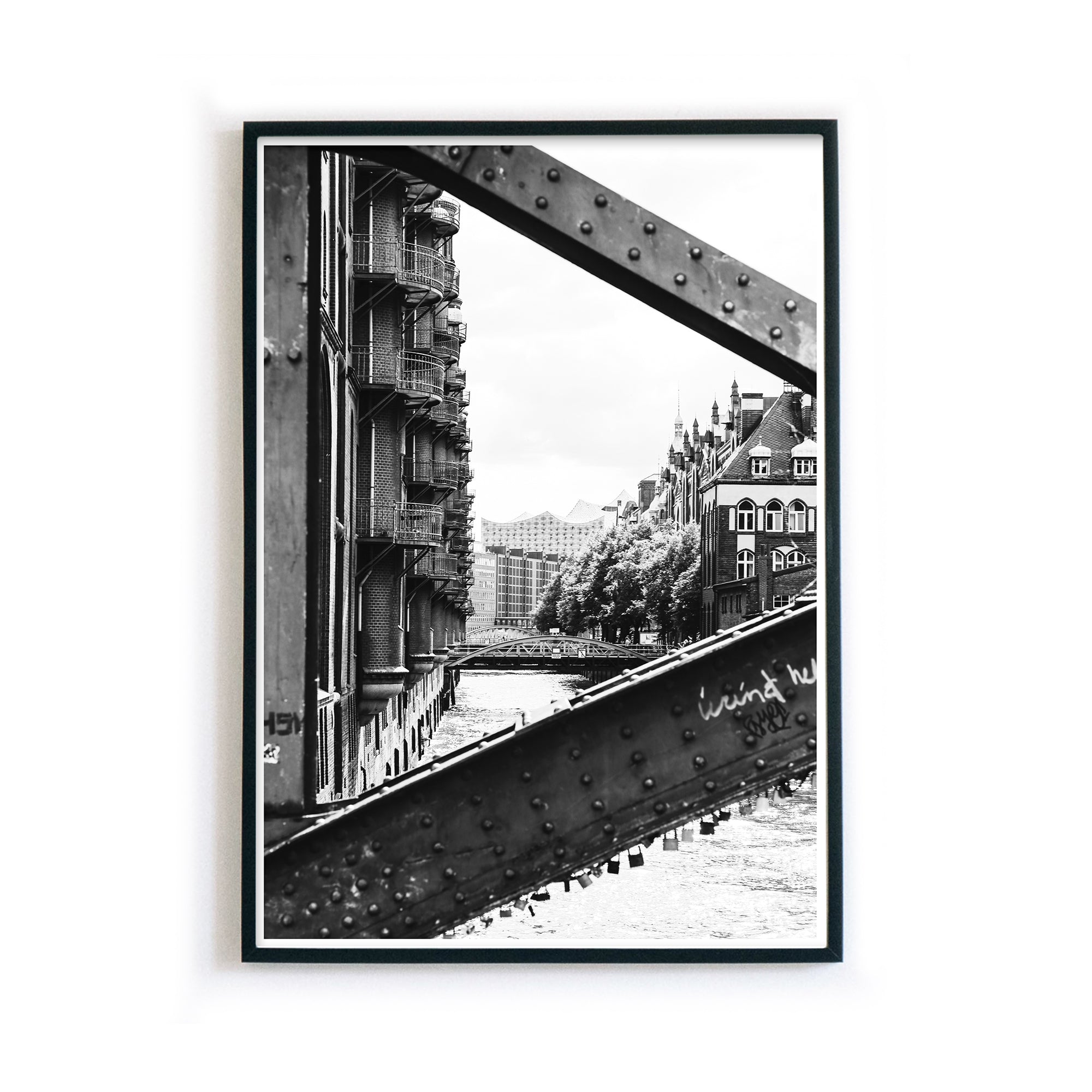 4one_pictures_hamburg_poster_schwarz_weiss_bild_city_stadt_hansestadt_speicherstadt_a4_a3_rahmen_f4c722d6-9c24-4129-9da8-afc580ed580b.jpg