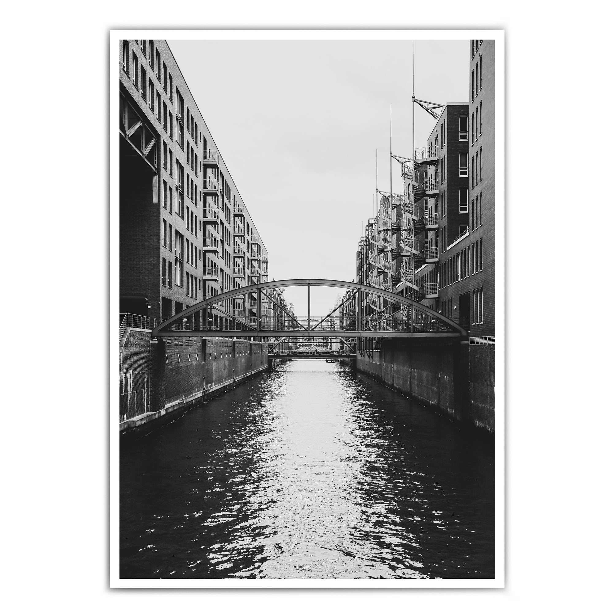 4one_pictures_hamburg_poster_schwarz_weiss_bild_city_stadt_hansestadt_speicherstadt_ed1e7c23-9a65-4cfa-91ab-2ec68297fb79.jpg