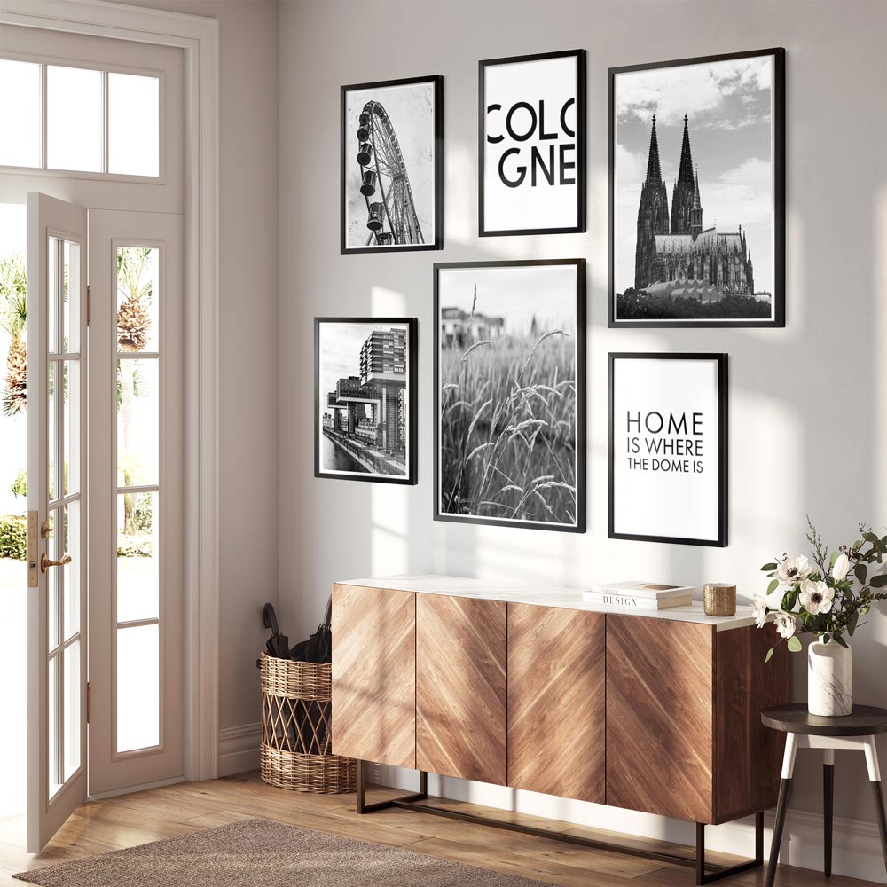 Schwarz Weiß 6er Köln Poster Set an der Wand im Flur. Kölner Dom. Kranhäuser, Gräser am Rhein, Riesenrad, Spruch Cologne und Home is where the dome is.