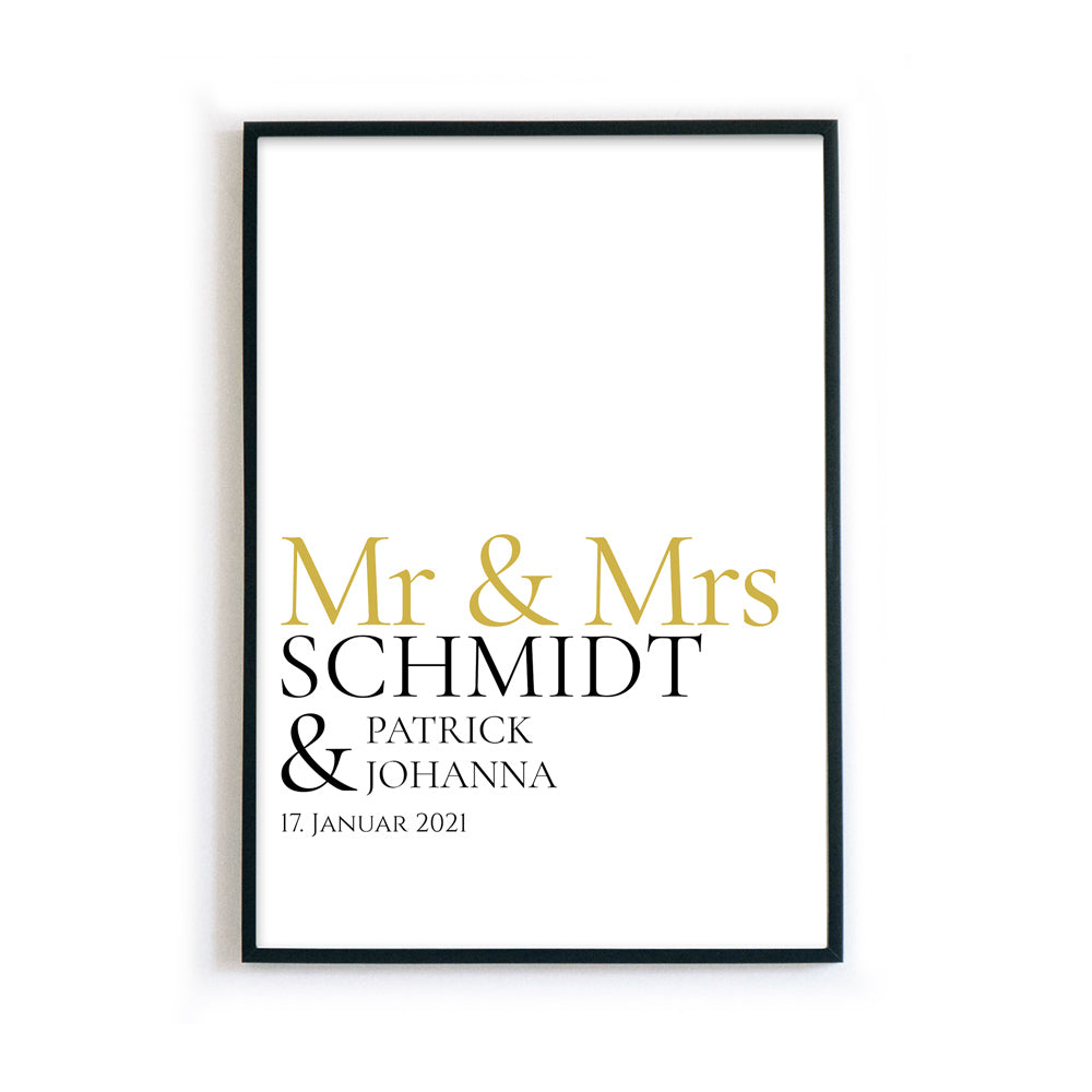 Mr & Mrs in goldener Schrift, darunter personalisierbarer Familienname, Vornamen und Datum. Bild im schwarzen Bilderrahmen.