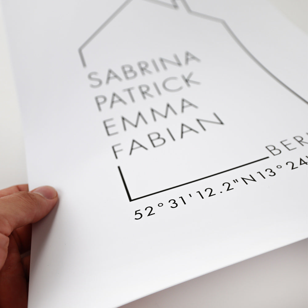 Personalisiertes Haus Familienposter mit individuellen Namen, Ort und Koordinaten. Detail Bild von einem Druck.