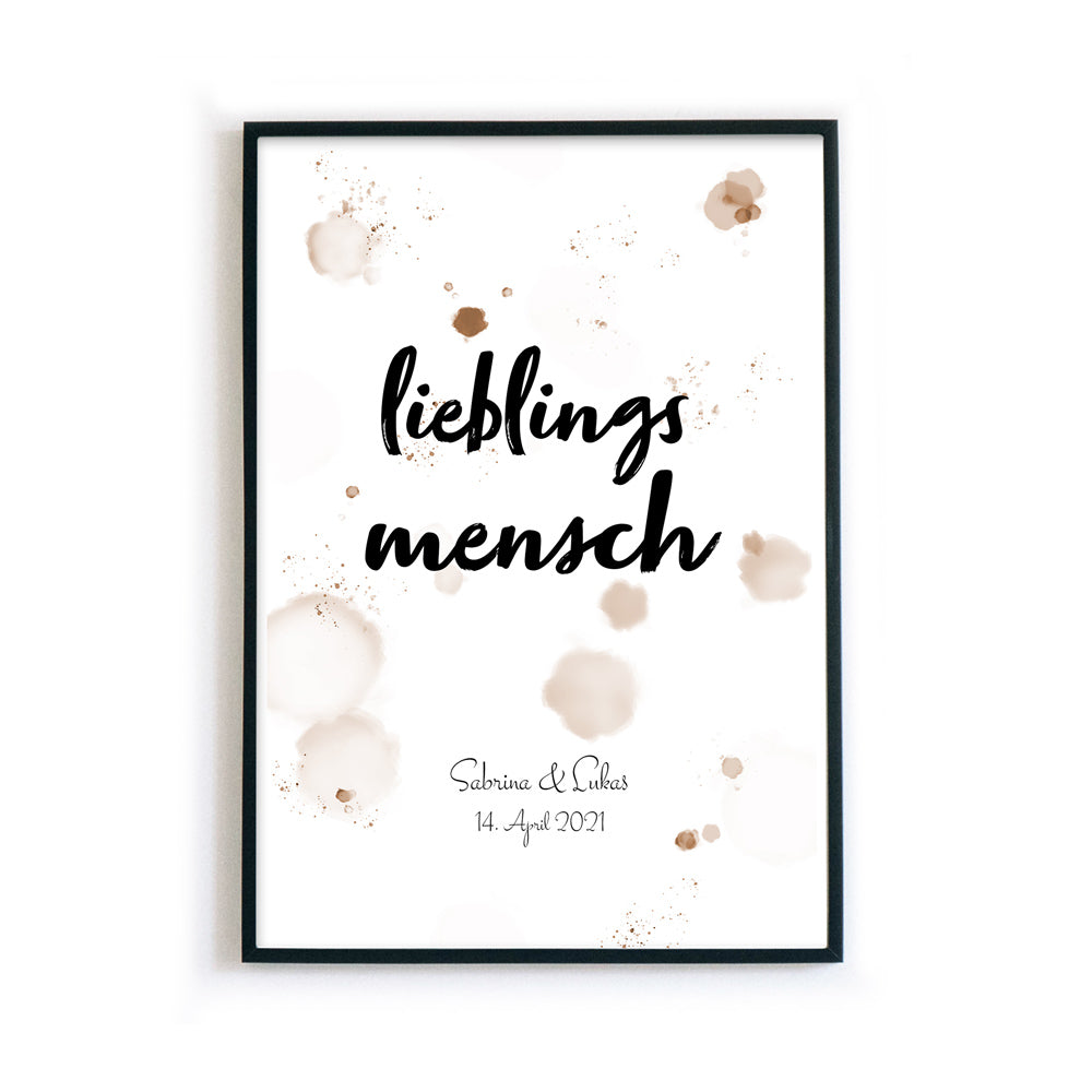 lieblingsmensch Poster mit farb-Spritzern im Hintergrund. Personalisierte Namen und Datum unten im Bild. Fertig gerahmt.