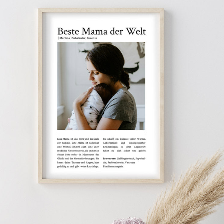 Beste Mama der Welt Poster als personalisiertes Geschenk zum Muttertag. Namen, Synonyme und eigenes Foto deiner Mama individuell gestaltbar.