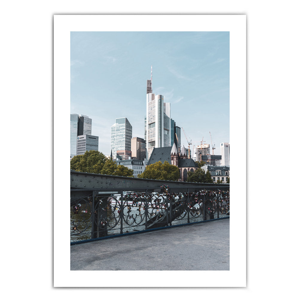 Frankfurt am Main Skyline Poster im Retro Look. Bild mit weißen umlaufenden Rand.