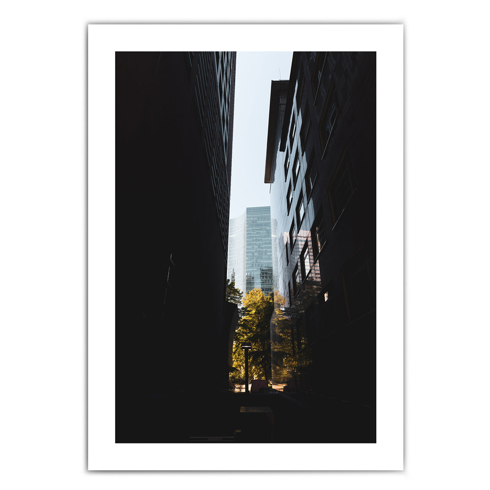 Frankfurt Poster mit blick durch die Frankfurt Hochhäuser. Bild mit weißen umlaufenden Rand.