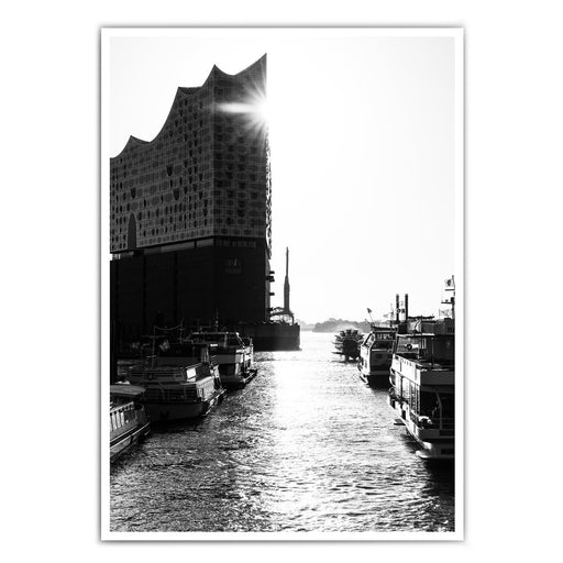 Elbphilharmonie am Wasser - Schwarz Weiß Bild
