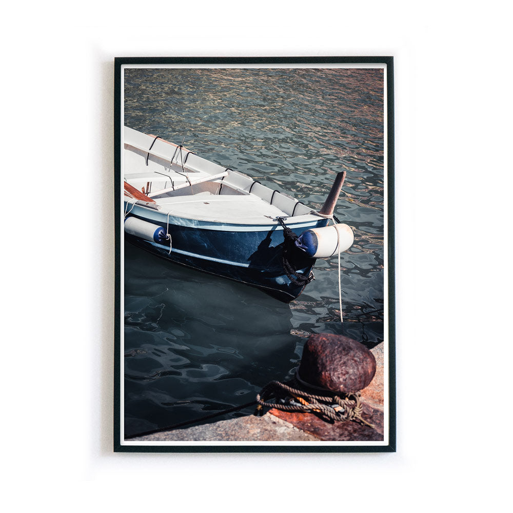 4one-pictures-poster-natur-italien-bild-meer-blau-boot-wasser-bilderrahmen-1.jpg