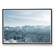 Paragliding über den Bergen Poster