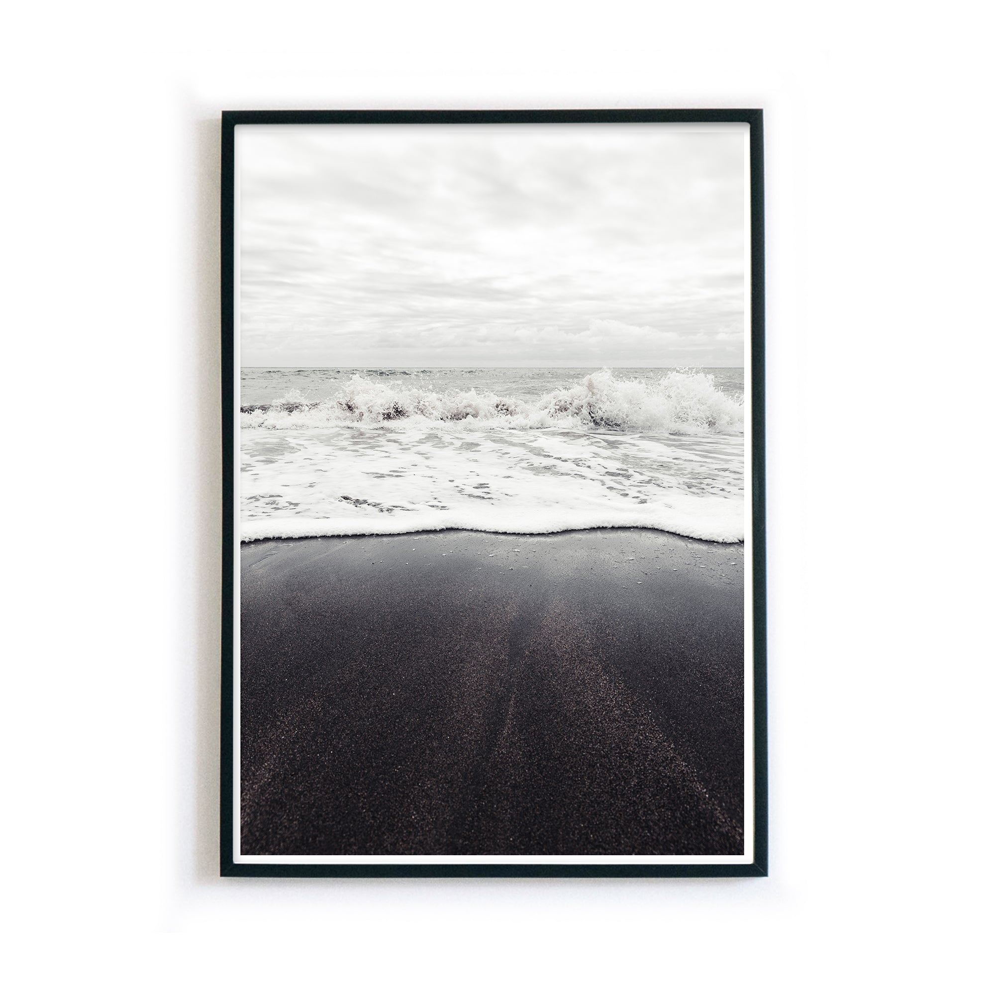 4one-Pictures-poster-natur-schwarz-weiss-strand-sand-wellen-meer-beach-4one-bilderrahmen.jpg