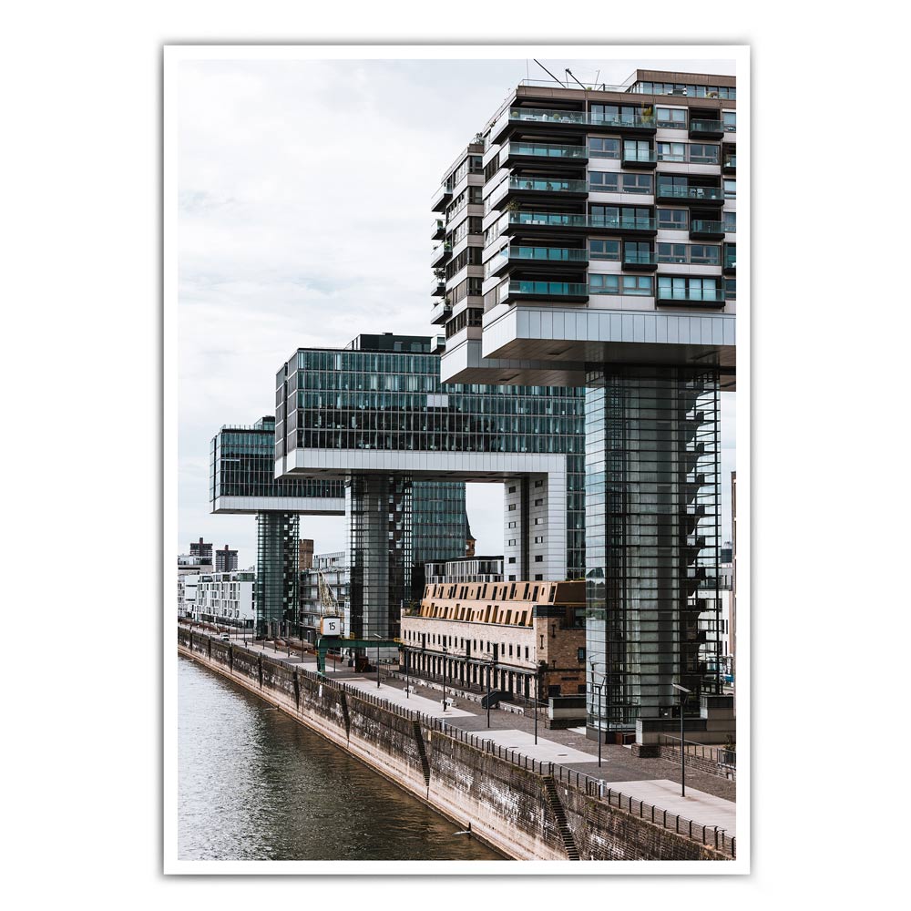Wandbild der Kranhäuser am Rheinauhaufen in Köln im Hochformat.