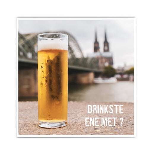 Quadratisches Köln Poster mit einem Kölsch, dem Rhein, dem Kölner Dom und der Hohenzollernbrücke im Hintergrund. Drinkste ene Met Spruch unten rechts.
