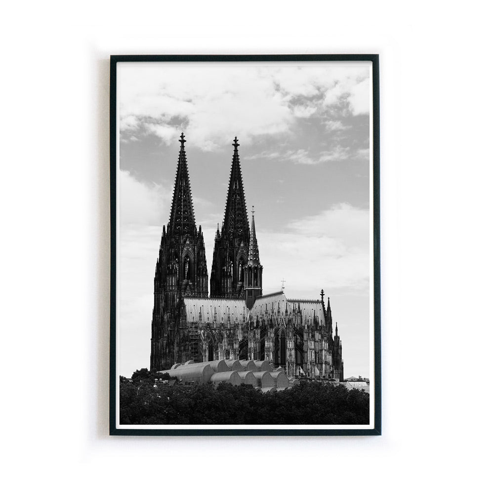 Schwarz Weiß Köln Post vom Kölner Dom. Bild im schwarzen Bilderrahmen.