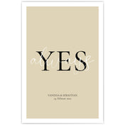 Always Yes Poster auf beigen Hintergrund mit darunter personalisierten Namen und Datum.