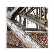 Quadratisches Retro Poster von den Liebesschlössern an der Hohenzollernbrücke in Köln.